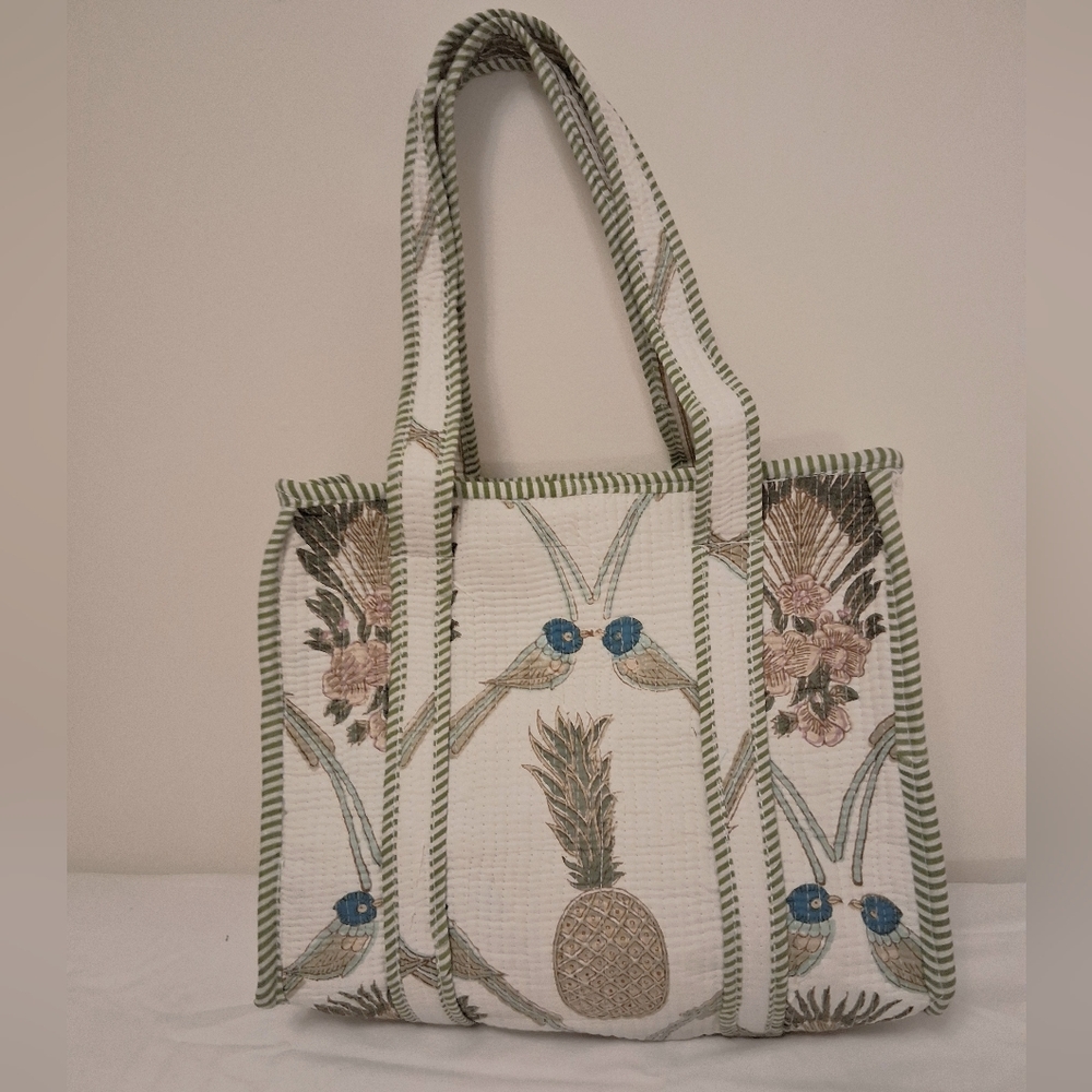 SOFT WHITE QUILTED TOTE BAG WITH BIRDS AND PINEAPPLE DESIGN